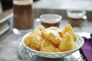 tempura d'ananas sauce chocolat-thé