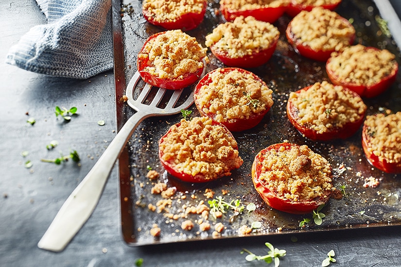 Tomates au four, crumble, parmesan