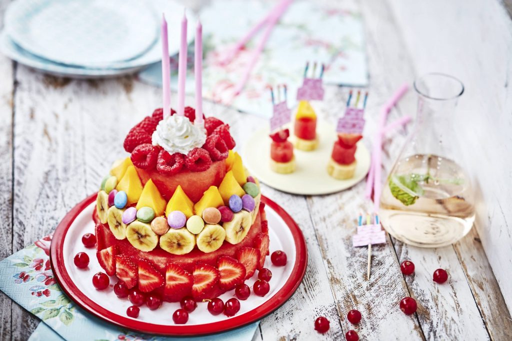 Gateau d'anniversaire frais et fruité