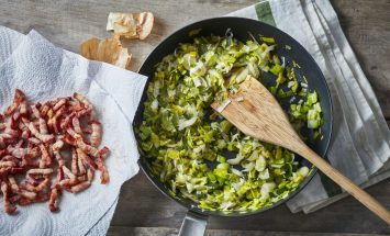 3 Bruschetta poireaux oignon endives lardons