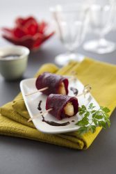 Roulé de betterave crapaudine, Saint-Jacques et laque cranberries