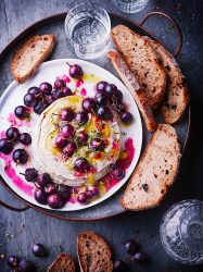 Raisins rôtis au camembert coulant