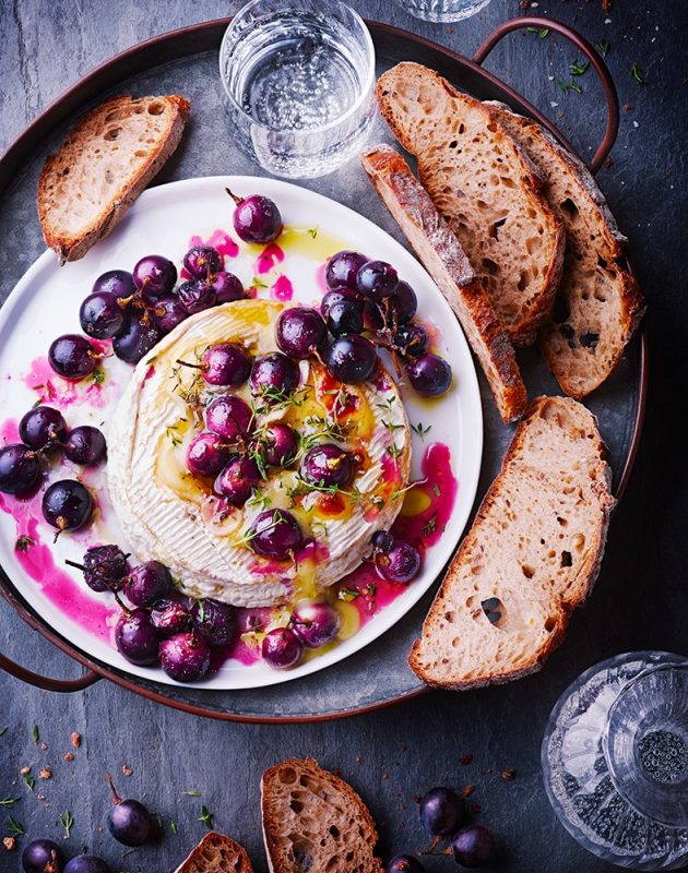 Raisins rôtis au camembert coulant