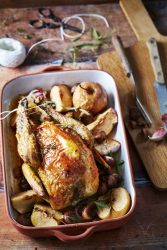 Pintade aux pommes et aux châtaignes