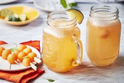 Mocktail de melon (melon, citron vert, eau gazeuse)