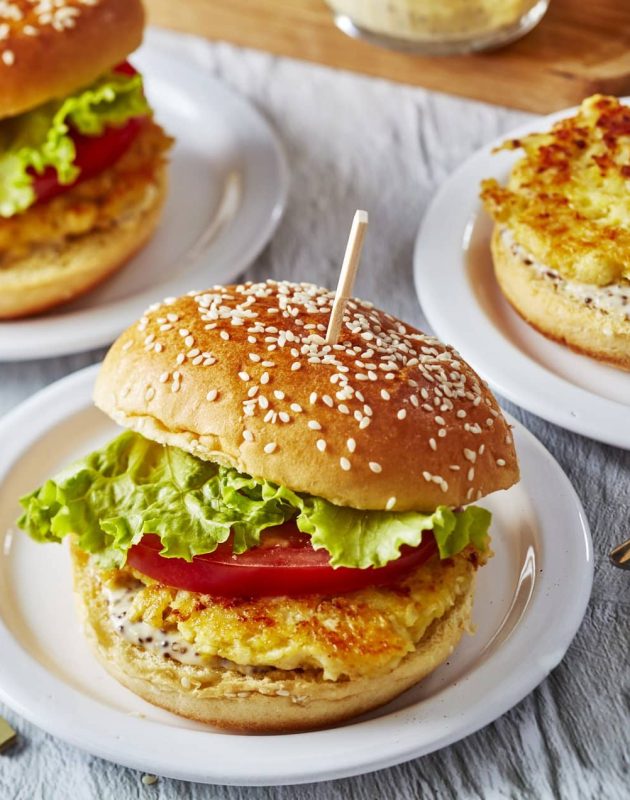 Burger aux galettes de chou-fleur au curry